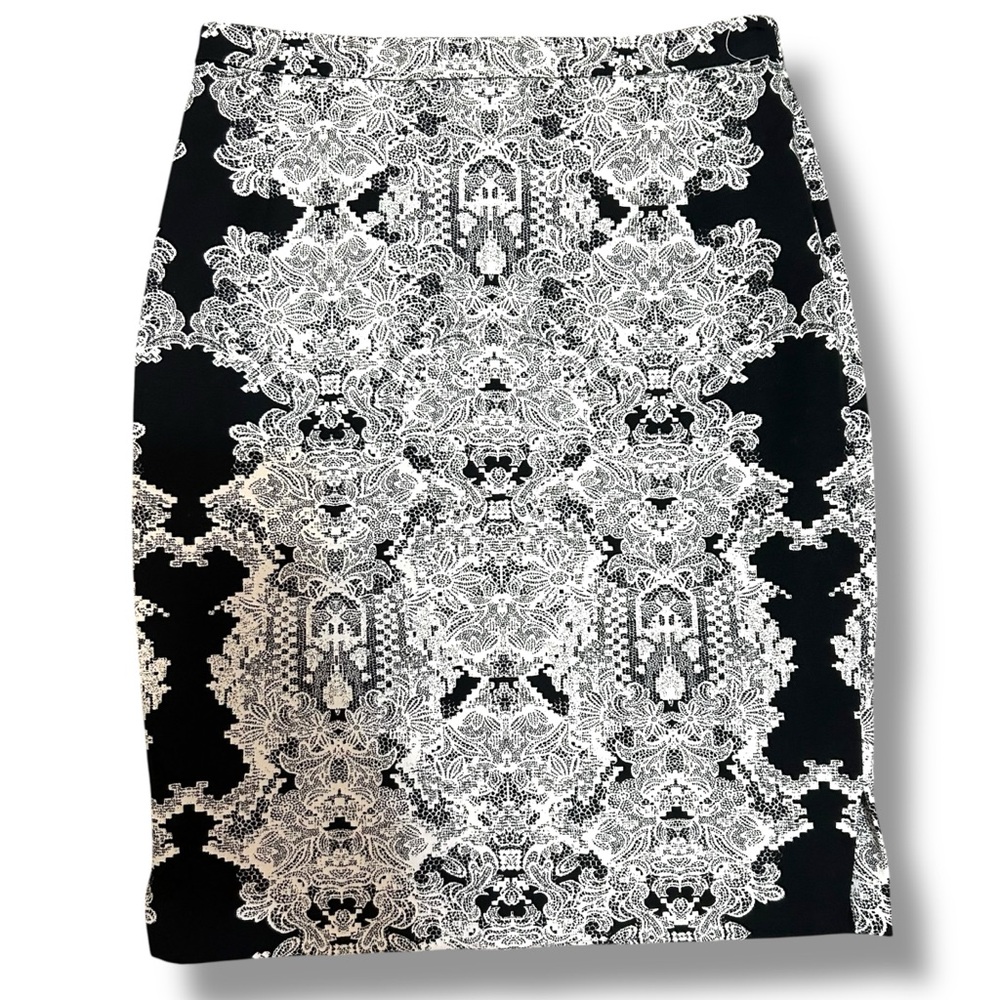 H&M Black and White Lace Pencil Skirt Size 4